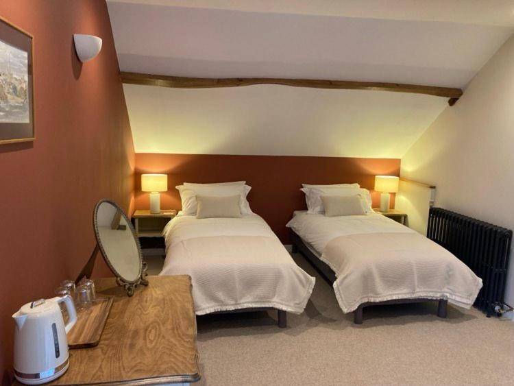 Chambres & Table D'Hotes De La Vieille Ferme Salon-la-Tour Экстерьер фото